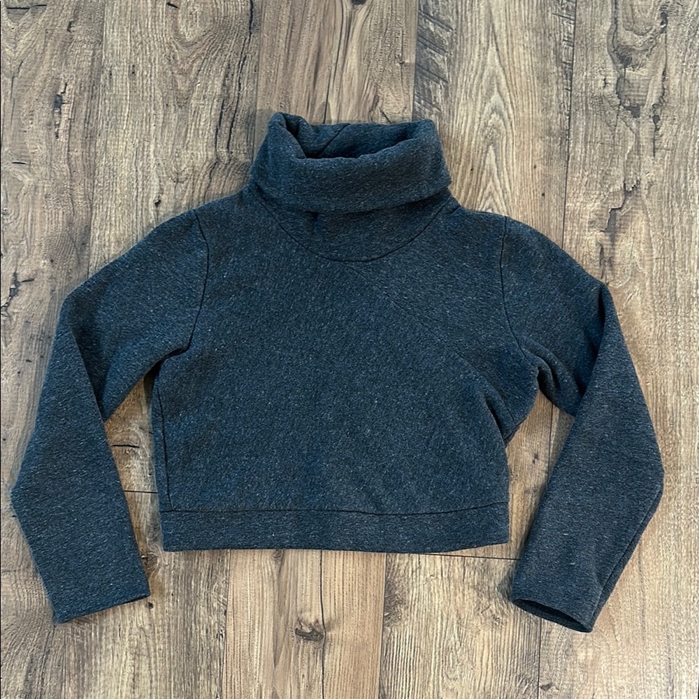 ALO YOGA Soleil Gray Cropped Turtleneck Sweater